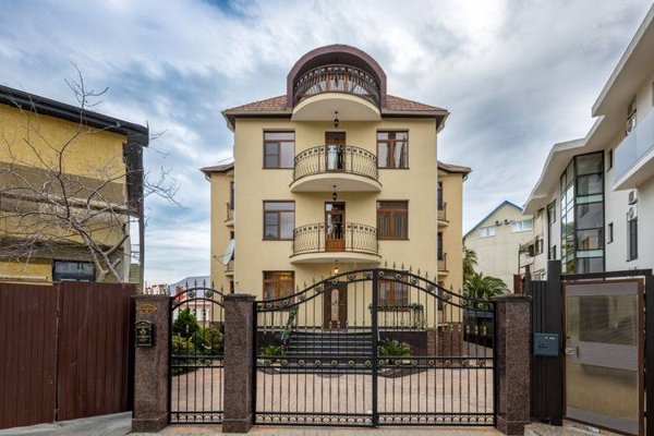 Горящий тур по России (Сочи, Адлер, Кисловодск, Архыз ...) — отель Golden House (Сочи - Центр)