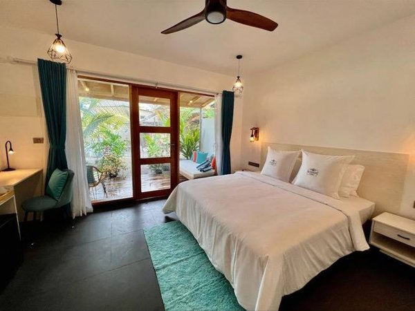 Горящая путевка по 27 направлениям — отель Seaside Dhigurah (Южный Ари Атолл)