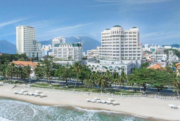 Горящая путевка во Вьетнам — отель Sunrise Nha Trang Beach Hotel & Spa (Нячанг)