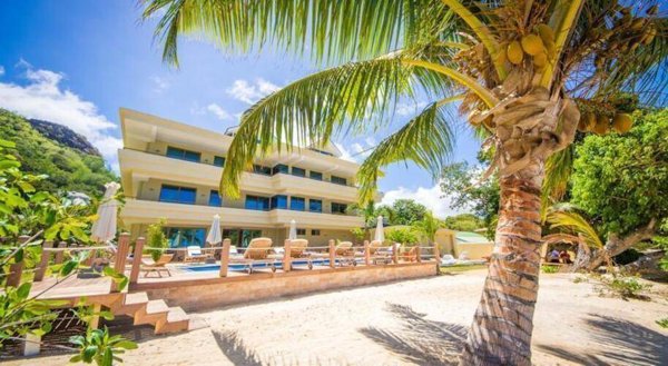 Горящая путевка на Сейшелы — отель Crown Beach Hotel (о. Маэ)