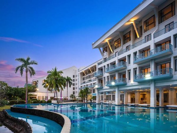 Горящий тур в Китай — отель Novotel Resort Sanya Bay Yatai (Санья)