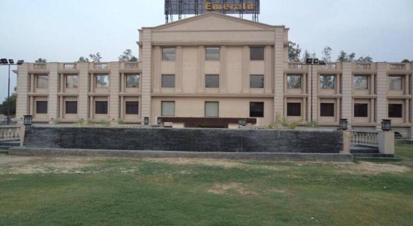 Горящая путевка в Индию — отель Mapple Emerald Hotel (Нью-Дели)